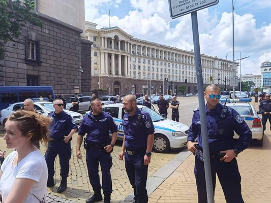 Полицейското присъствие около Министерския съвет и президентството е засилено. 
СНИМКА: ЙОРДАН СИМЕОНОВ