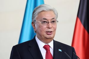 Президентът на Казахстан след среща с Шолц: Не помагаме на Русия да заобиколи санкциите