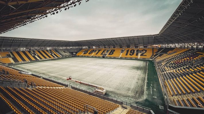 Стадион "Христо Ботев" добива все по-завършен вид.


Снимки: фейсбук