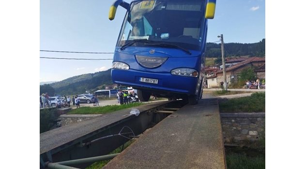 Самодейци от Търговищко пътували в авариралия автобус в Копривщица