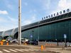Самолет се сблъска с мотокар на летище в Москва, пътниците са евакуирани