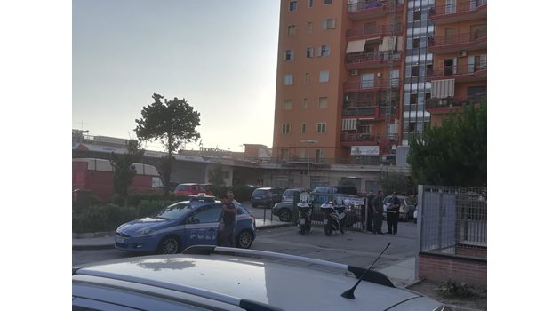 Полицейска акция в квартала на Мондрагоне, чиито блокове се обитават от наши роми.