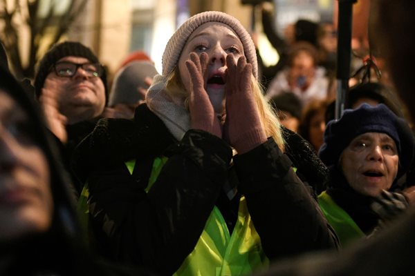 Хиляди унгарци излязоха на протест в Будапеща срещу проекта на правителството на Виктор Орбан да наложи цензура на театрите.