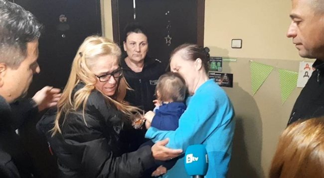  След отвеждането на Десислава Иванчева майка й се грижи за невръстния й наследник 