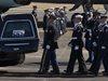 Ковчегът с Джордж Буш-баща отпътува за Вашингтон с президентския самолет