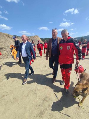 Откриха полигон за тренировки на спасителни кучета в Разлог