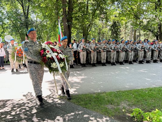 Паметта на загиналите за свободата беше почетена с военен ритуал.