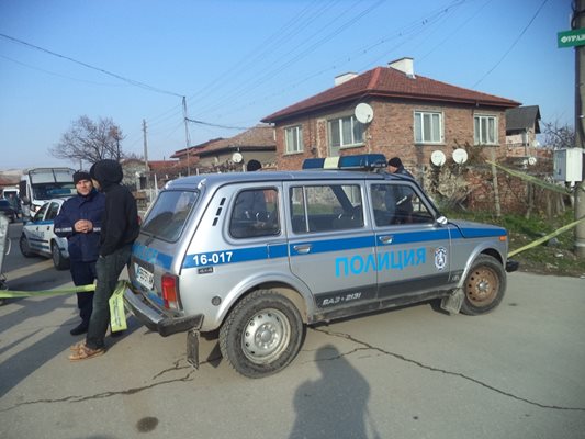 Полиция е на място в ромската махала на Първенец