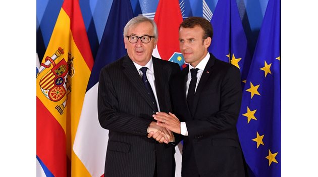 Френският президент с Жан-Клод Юнкер