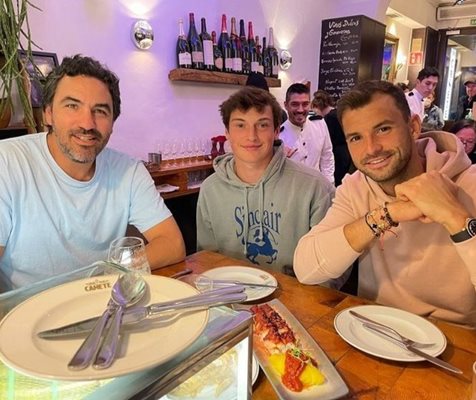 Григор Димитров покани испанското момче на вечеря, на която бе и треньорът на нашия тенисист Данте Ботини.