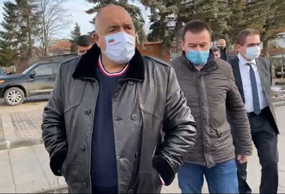Премиерът Бойко Борисов пристигна на проверка в Сливница КАДРИ: Фейсбук