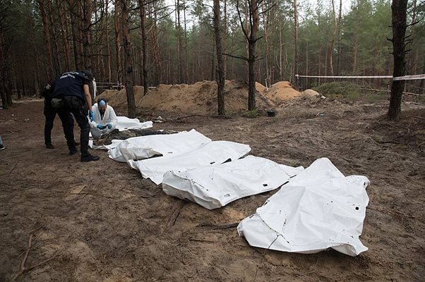 Изюм, Харкивска област, септември 2022 г. След окупацията в града са открити масови гробове. Снимка: "Армия Информ"