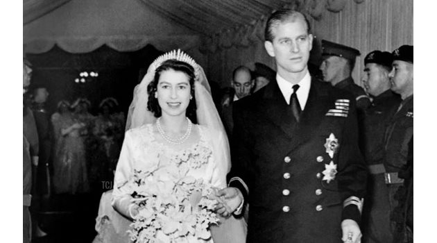 Сватбата на кралица Елизабет II и принц Филип КАДЪР: Туитър/The Court Jeweller