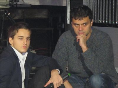 С ментора си Васко Василев в очакване на резултатите в шоуто "Х фактор"
