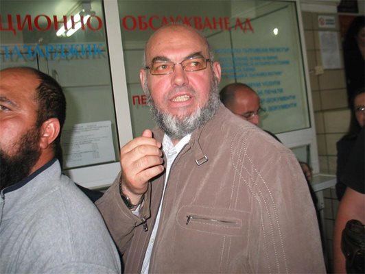 Делото срещу Саид Мутлу и останалите имами не трябвало да се политизира, категоричен е политологът Огнян Минчев.
