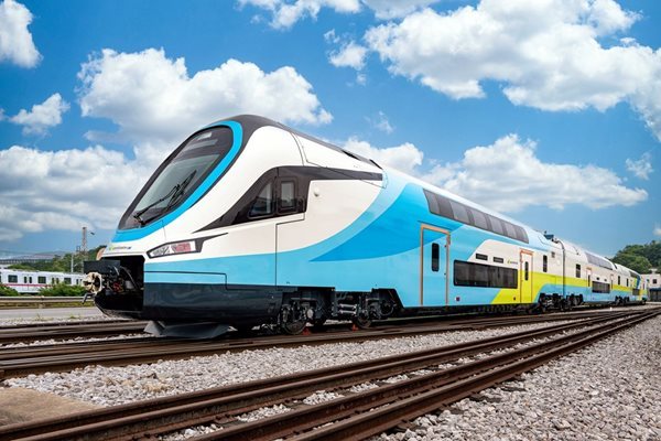 Двуетажен влак на китайската CRRC, която участва в консорциума за доставка на 7 двуетажни влака, който бе отстранен.