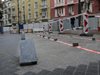 Поставят нови по-малки колчета по трамвайното трасе на ул. „Граф Игнатиев” (Снимки)