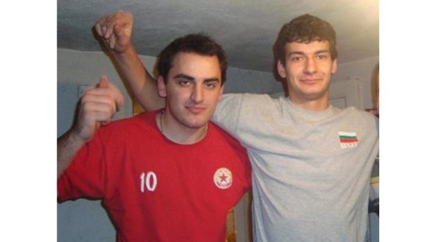 Галин Николов (вдясно), Живко Иванов и тимът на "Монтана" вече се борят за място във финалната четворка.