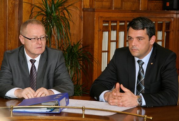 Кметът на район "Централен" Георги Стаменов /вдясно/ и заместникът му Тошо Пашов представиха инвестиционната програма.
