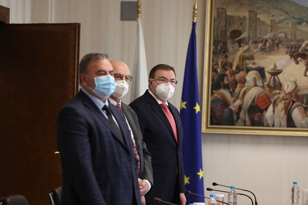 Първата среща бе с министъра на здравеопазването проф. Костадин Ангелов, доц. Ангел Кунчев и проф. д-р Красимир Гигов