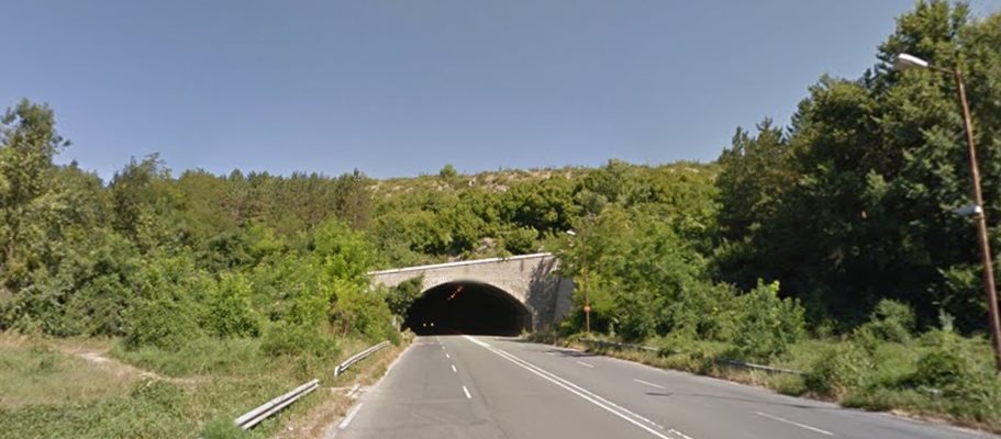 Инцидентът станал след тунела над Ловеч  СНИМКА: Гугъл стрийт вю