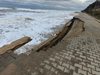 Вълни сринаха част от крайбрежната алея в Обзор