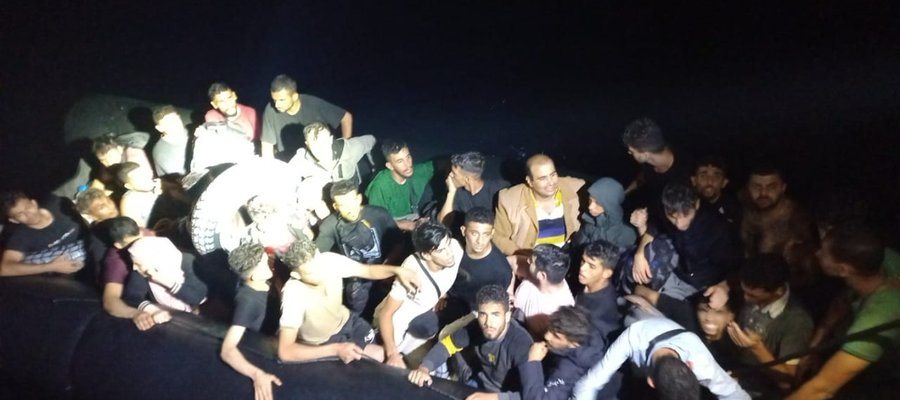 Спасиха 78 мигранти на лодки край островите Самос и Кос. СНИМКИ: Гръцка брегова охрана