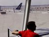 Експерти: Забраната за носене на лаптопи в самолети от Близкия изток може да има катастрофални последици