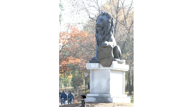 Лъвът от Войнишкия мемориал вече е в парка пред НДК