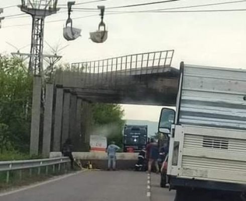 Предпазна конструкция затисна две жени в автомобил край Девня