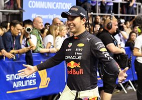 Перес запази победата в Гран при на Сингапур