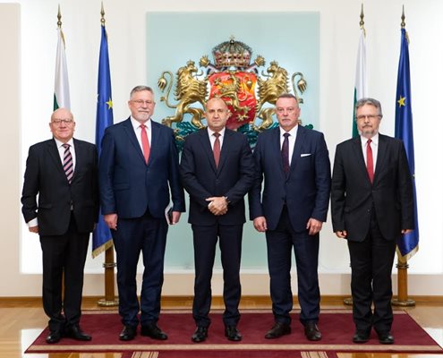 Румен Радев на среща с ръководителите на дипломатическите мисии на държавите от Вишеградската група в България Снимка: Президентски прессекретариат