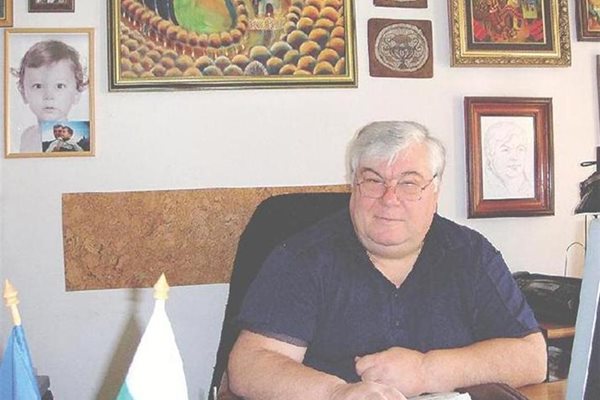 Димитър Костов в офиса на фирмата си
СНИМКА: АВТОРЪТ
