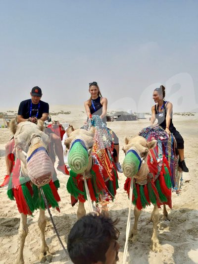 Ивет Лалова, Габриела Петрова и съпругът на Ивет Симоне Колио яхнаха камилите в Катар.