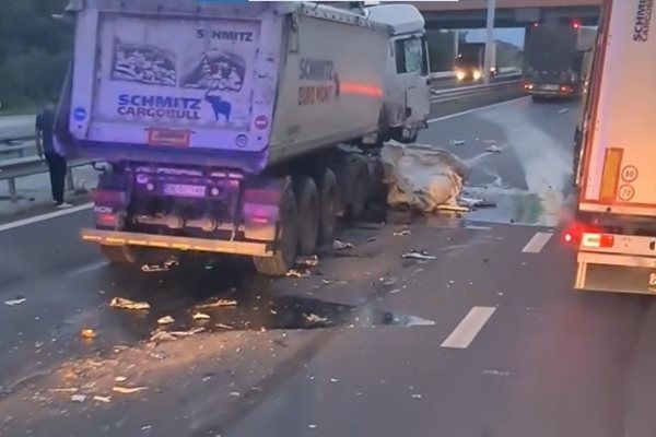 Два тира се блъснаха на магистрала “Тракия” край Пловдив (Видео)