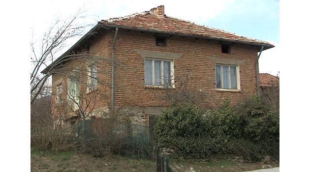 Тази къща се намира в Гешевата махала на Годлево. Построена е на мястото, където е била къщата на прадядото на Иван Гешев.