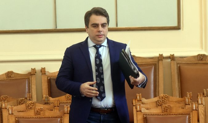 Номинираният за премиер Асен Василев СНИМКА: "24 ЧАСА"