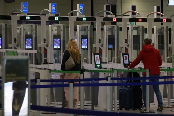 Проверките на летищата за страните от Шенген отпадат.