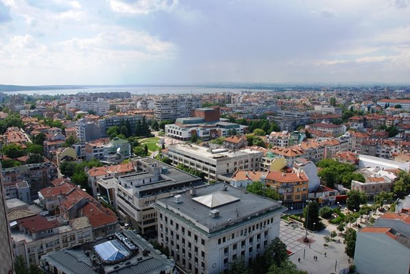 Бургас предлага добра кухня, балнеология и чудесен климат.