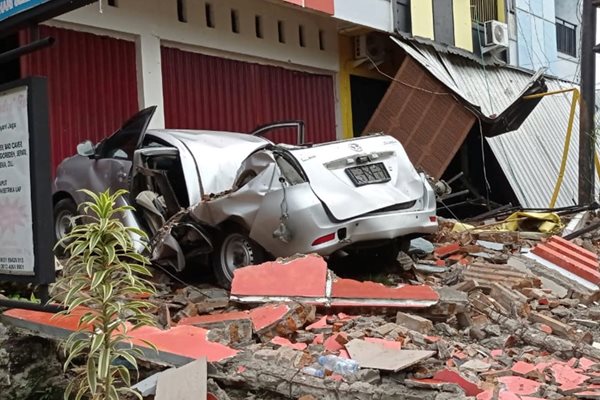 Щети след предишно земетресение в Индонезия СНИМКА: РОЙТЕРС