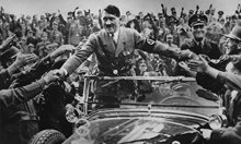 Защо Хитлер се вцепенява от ужас, че може да загуби гласа си. Писма открити от праправнука на лекаря Роберт Дьопген разкриват страха на Фюрера