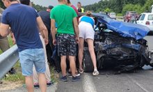 Пловдивски медик спасява ранени в зловеща катастрофа и призовава: Шофирайте внимателно (снимки)