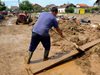 Болести заплашват населението на Македония след наводнението