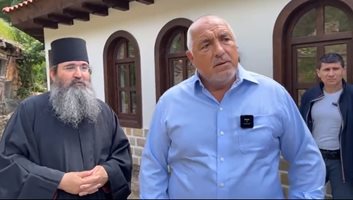 Вижте посещението на Бойко Борисов в Пещерския манастир (Видео)