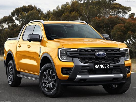 Ford Ranger е далеч по-екологичен и не толкова масивен.