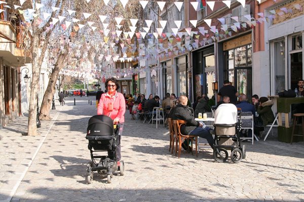 Чужди туристи отбелязват 3-ата годишнина от основаването на “Фрий Пловдив тур”.