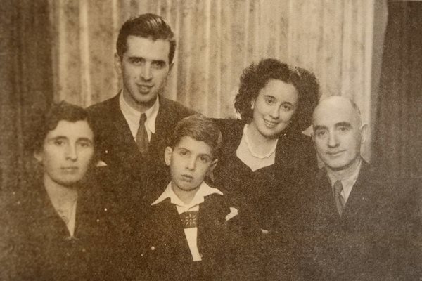 Семейството:  Мария, Любомир, Владимир, Лили и Петър Димкови