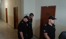 Ето го полицая Христо Петров, арестуван за побой над студент на Джулая край Созопол
