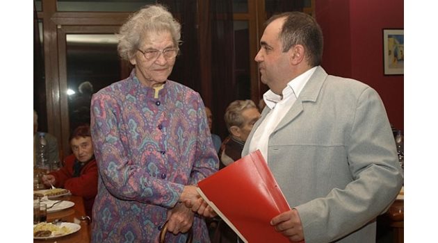 През 2014 г. баба Муша получи юбилеен медал за 70-годишнината от 9 септември.