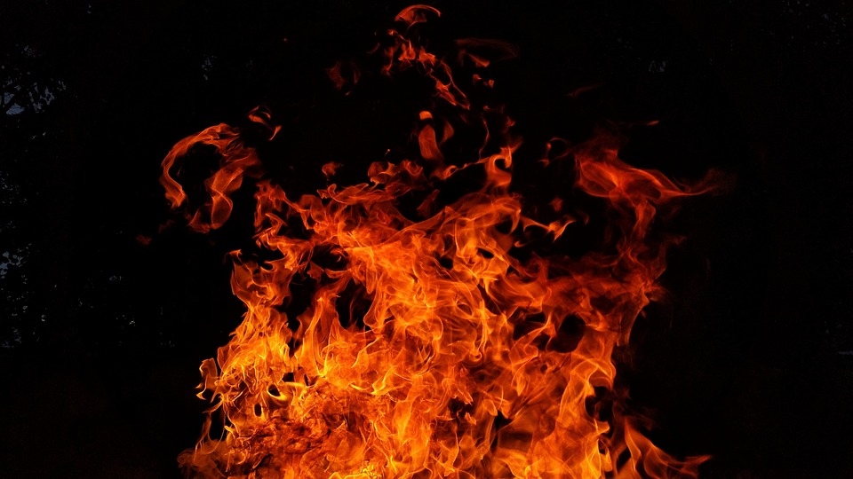 Пожар пламна в апартамент в Перник